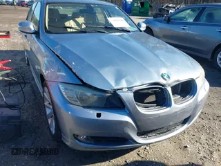 2011 BMW 3 Series 328i xDrive z VIN WBAPK5C52BF124605, wystawiony jako IAAI lot #41585190 z przebiegiem 108 000 mil mil oraz . Historia ofert i sprzedaży dostępna na DreamBid. Obrazek 6.