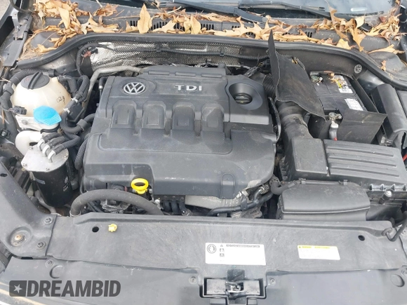 2015 Volkswagen Jetta Sedan 2.0L TDI SEL with VIN 3VWLA7AJXFM264856, listed as a IAAI auction lot 41315372 with 211,070 mi miles. Bid and sale history available at carsss.com. Image 10.