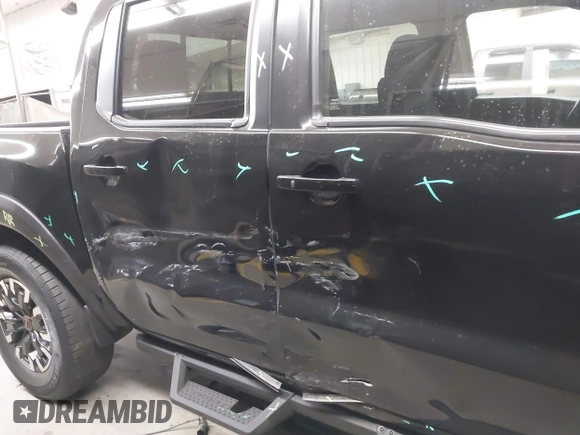 2022 Nissan Frontier SV z VIN 1N6ED1EJ5NN627303, wystawiony jako IAAI lot #41665799 z przebiegiem 59 462 mil mil oraz . Historia ofert i sprzedaży dostępna na DreamBid. Obrazek 17.
