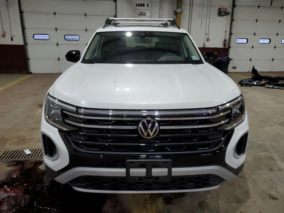 2024 Volkswagen Atlas Peak Edition SEL with VIN 1V2GR2CA1RC572824, listed as a Copart auction lot 86086774 with 7,098 mi miles and Salvage title. Bid and sale history available at DreamBid. Image 5.