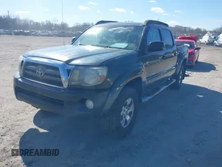 2009 Toyota Tacoma z VIN 3TMLU42N79M027935, wystawiony jako IAAI lot #41645051 z przebiegiem 341 601 mil mil oraz . Historia ofert i sprzedaży dostępna na DreamBid. Obrazek 19.