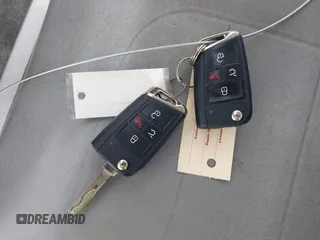 2021 Volkswagen Tiguan S z VIN 3VV1B7AX0MM030915, wystawiony jako IAAI lot #42198262 z przebiegiem 47 500 mil mil oraz . Historia ofert i sprzedaży dostępna na DreamBid. Obrazek 11.