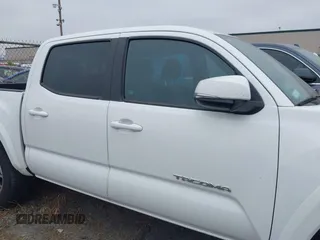 2023 Toyota Tacoma SR5 z VIN 3TMAZ5CNXPM208862, wystawiony jako IAAI lot #42206860 z przebiegiem 11 354 mil mil oraz . Historia ofert i sprzedaży dostępna na DreamBid. Obrazek 14.