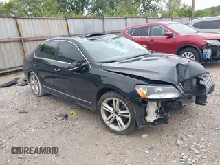 2013 Volkswagen Passat SEL Premium z VIN 1VWCN7A32DC048195, wystawiony jako IAAI lot #42317989 z przebiegiem 166 672 mil mil oraz . Historia ofert i sprzedaży dostępna na DreamBid. Obrazek 1.