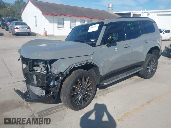 2024 Lexus GX 550 Luxury z VIN JTJVBCDX7R5019750, wystawiony jako IAAI lot #41505401 z przebiegiem 7 695 mil mil oraz . Historia ofert i sprzedaży dostępna na DreamBid. Obrazek 17.