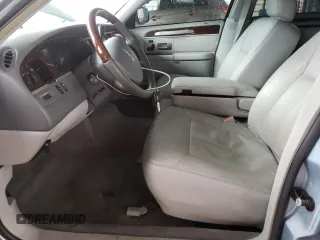 2006 Lincoln Town Car Signature Limited z VIN 1LNHM82W06Y616150, wystawiony jako Copart lot #48248225 z przebiegiem 111 545 mil mil oraz Szkoda całkowita • Salvage title. Historia ofert i sprzedaży dostępna na DreamBid. Obrazek 7.