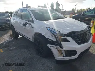2019 Cadillac XT5 Premium Luxury FWD z VIN 1GYKNERS2KZ219000, wystawiony jako IAAI lot #41566680 z przebiegiem 57 595 mil mil oraz . Historia ofert i sprzedaży dostępna na DreamBid. Obrazek 1.