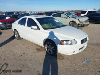 2009 Volvo S60 2.5T with VIN YV1RS592292735254, listed as a IAAI auction lot 41230989 with 170,133 mi miles. Bid and sale history available at carsss.com. Image 1.
