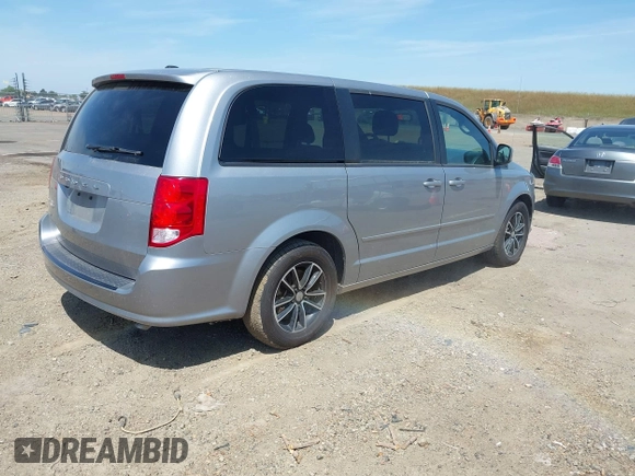 2016 Dodge Grand Caravan SE with VIN 2C4RDGBG5GR348133, listed as a IAAI auction lot 42162266 with 108,658 mi miles and . Bid and sale history available at DreamBid. Image 4.