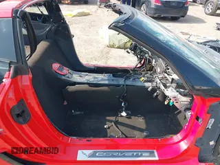 2015 Chevrolet Corvette Z06 2LZ z VIN 1G1YR2D69F5600121, wystawiony jako IAAI lot #42321716 z przebiegiem Nie podano mil oraz . Historia ofert i sprzedaży dostępna na DreamBid. Obrazek 5.