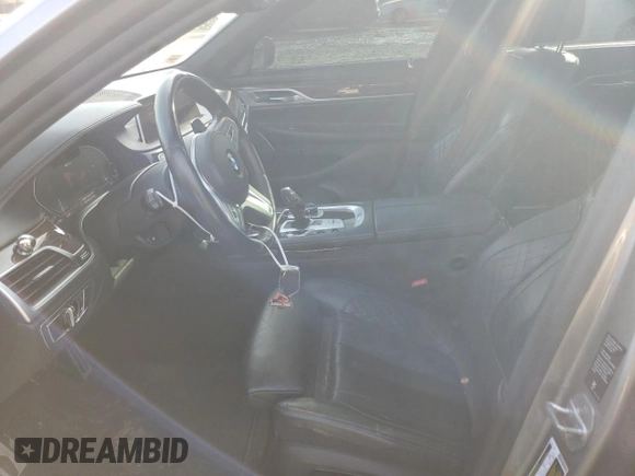 2020 BMW 7 Series z VIN WBA7W4C07LCD18314, wystawiony jako Copart lot #43724774 z przebiegiem 25 873 mil mil oraz . Historia ofert i sprzedaży dostępna na DreamBid. Obrazek 7.