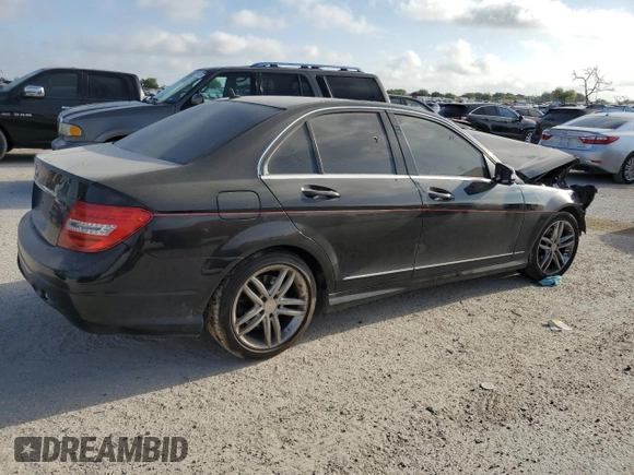 2013 Mercedes-Benz C 250 Sport z VIN WDDGF4HB9DA743160, wystawiony jako Copart lot #83699384 z przebiegiem Nie podano mil oraz Szkoda całkowita • Salvage title. Historia ofert i sprzedaży dostępna na DreamBid. Obrazek 3.