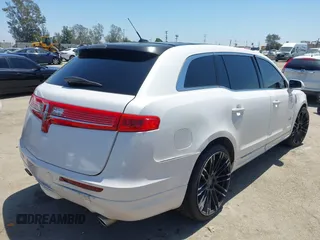 2010 Lincoln MKT EcoBoost with VIN 2LMHJ5AT6ABJ10752, listed as a IAAI auction lot 42140610 with Not Provided miles and . Bid and sale history available at DreamBid. Image 4.