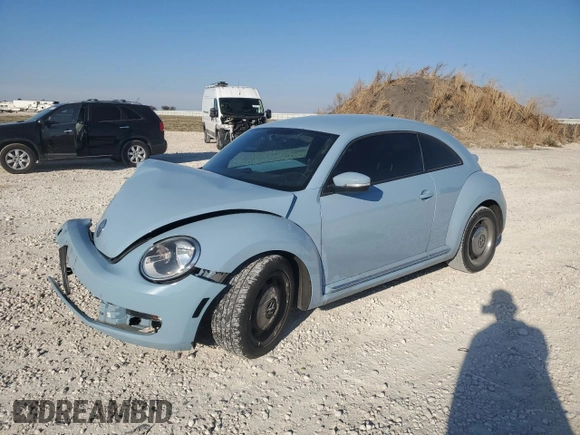 2013 Volkswagen Beetle 2.5L с VIN 3VWJX7AT6DM602838, выставлен на аукционе Copart как лот 82165624 с пробегом 101 188 миль миль и Списание • Salvage title. История ставок и продаж доступна на DreamBid. Изображение 1.