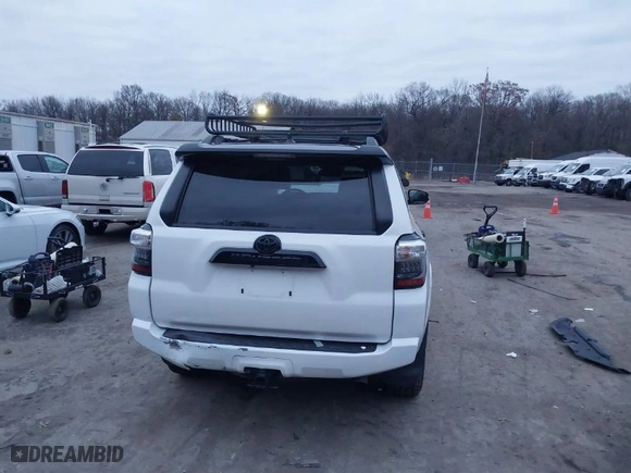 2020 Toyota 4Runner SR5 with VIN JTEBU5JR8L5808865, listed as a IAAI auction lot 41097557 with 55,543 mi miles. Bid and sale history available at carsss.com. Image 16.