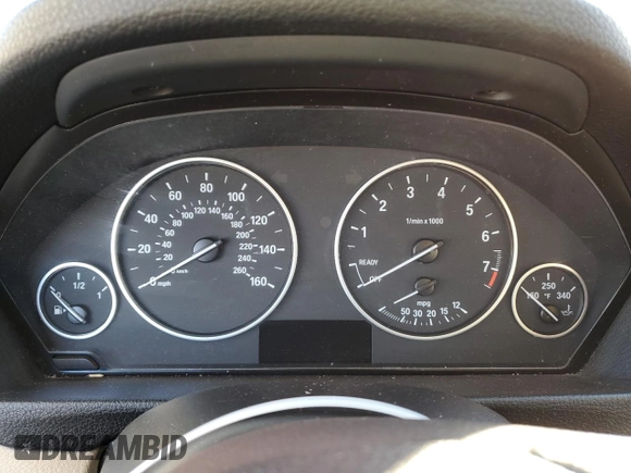 2013 BMW 3 Series 320i xDrive z VIN WBA3C3C56DF980153, wystawiony jako Copart lot #51377753 z przebiegiem Nie podano mil oraz Nie do naprawy • Non repairable. Historia ofert i sprzedaży dostępna na DreamBid. Obrazek 9.