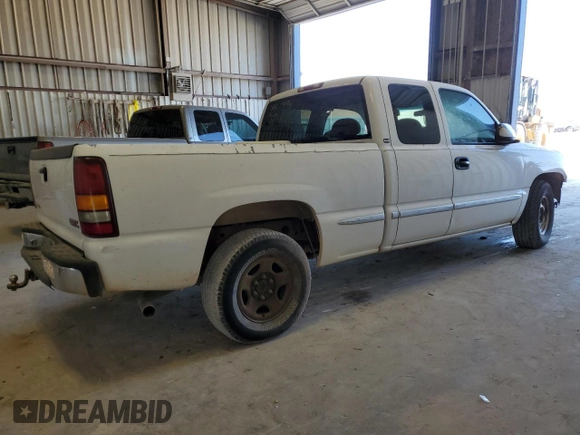 2000 GMC New Sierra 1500 SL with VIN 2GTEC19V1Y1331705, listed as a Copart auction lot 43594875 with 318,533 mi miles and Clean Title. Bid and sale history available at carsss.com. Image 3.