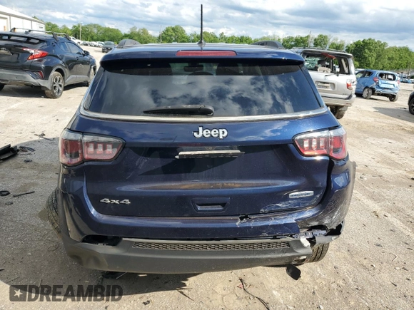 2018 Jeep Compass Latitude z VIN 3C4NJDBB5JT400553, wystawiony jako Copart lot #57513225 z przebiegiem 120 400 mil mil oraz Szkoda całkowita • Salvage title. Historia ofert i sprzedaży dostępna na DreamBid. Obrazek 6.