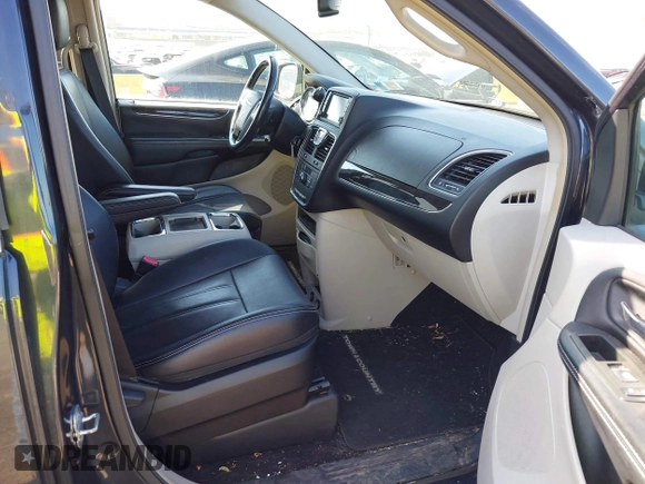 2014 Chrysler Town & Country Touring with VIN 2C4RC1BG7ER132197, listed as a IAAI auction lot 42153347 with 72,399 mi miles. Bid and sale history available at carsss.com. Image 5.