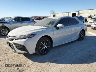 2022 Toyota Camry SE with VIN 4T1T11AK8NU059728, listed as a Copart auction lot 46443805 with 59,957 mi miles and Salvage Title. Bid and sale history available at carsss.com. Image 1.