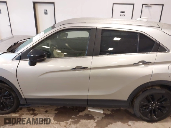 2022 Mitsubishi Eclipse Cross LE z VIN JA4ASVAA7NZ054234, wystawiony jako IAAI lot #42325344 z przebiegiem 36 118 mil mil oraz . Historia ofert i sprzedaży dostępna na DreamBid. Obrazek 13.