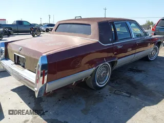 1991 Cadillac Brougham z VIN 1G6DW54E4MR716777, wystawiony jako IAAI lot #42383965 z przebiegiem 197 824 mil mil oraz . Historia ofert i sprzedaży dostępna na DreamBid. Obrazek 4.
