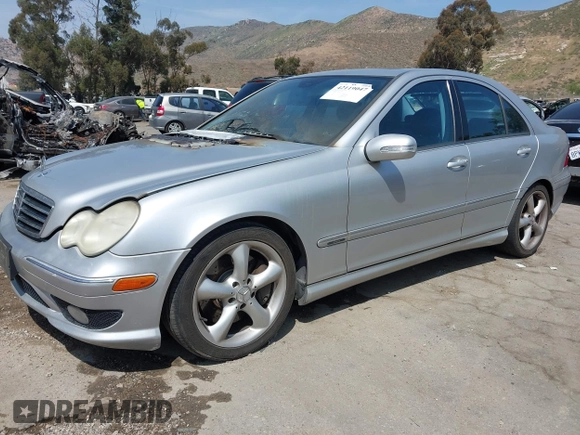 2005 Mercedes-Benz C 230 Kompressor с VIN WDBRF40J15A782461, выставлен на аукционе IAAI как лот 42119047 с пробегом Не указан миль и . История ставок и продаж доступна на DreamBid. Изображение 17.
