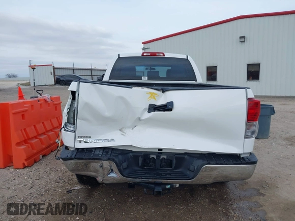 2013 Toyota Tundra z VIN 5TFRM5F19DX064236, wystawiony jako IAAI lot #41701170 z przebiegiem 147 312 mil mil oraz . Historia ofert i sprzedaży dostępna na DreamBid. Obrazek 16.