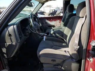 2005 Chevrolet Silverado 1500 Z71 z VIN 1GCEK19BX5Z161954, wystawiony jako Copart lot #51647655 z przebiegiem 213 920 mil mil oraz Szkoda całkowita • Salvage title. Historia ofert i sprzedaży dostępna na DreamBid. Obrazek 7.