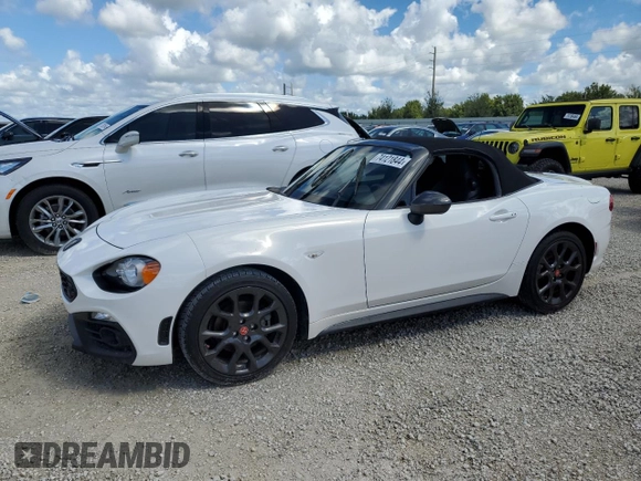 2017 FIAT 124 Spider Elaborazione Abarth z VIN JC1NFAEK3H0122865, wystawiony jako Copart lot #74121844 z przebiegiem 42 643 mil mil oraz Szkoda całkowita • Salvage title. Historia ofert i sprzedaży dostępna na DreamBid. Obrazek 1.