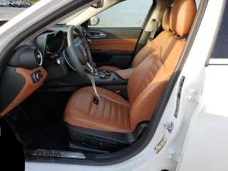 2017 Alfa Romeo Giulia Ti with VIN ZARFAEENXH7538089, listed as a Copart auction lot 39993883 with 27,313 mi miles. Bid and sale history available at carsss.com. Image 7.