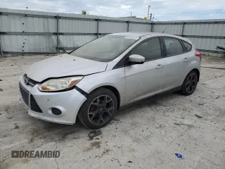 2014 Ford Focus SE z VIN 1FADP3K21EL140325, wystawiony jako Copart lot #56780125 z przebiegiem 236 533 mil mil oraz Czysty tytuł • Clean title. Historia ofert i sprzedaży dostępna na DreamBid. Obrazek 1.