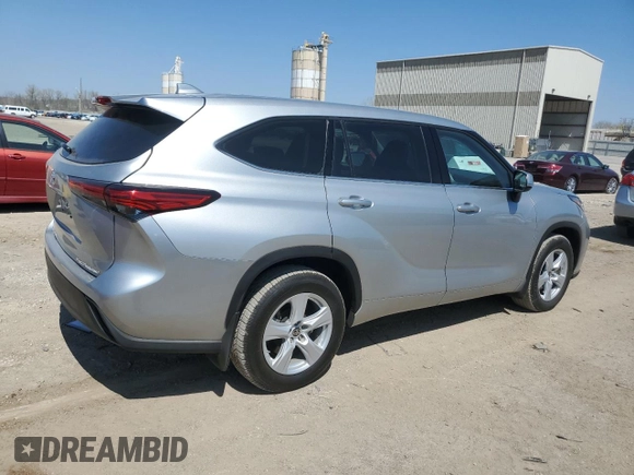 2021 Toyota Highlander L with VIN 5TDBZRBH9MS546739, listed as a Copart auction lot 52538315 with 31,286 mi miles and Non repairable. Bid and sale history available at DreamBid. Image 3.