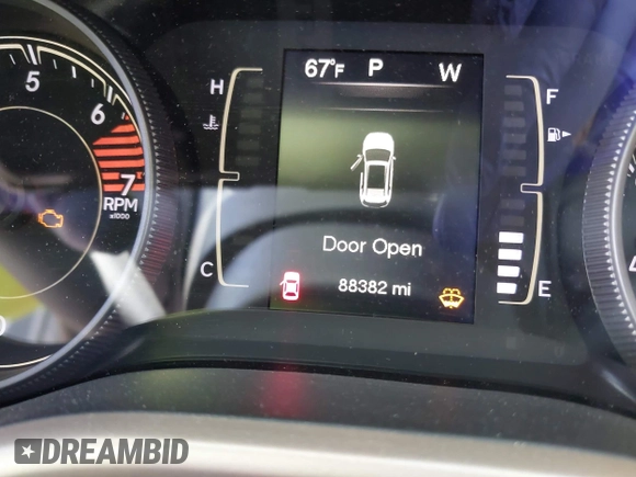 2018 Jeep Cherokee Latitude Tech Connect z VIN 1C4PJLCB8JD568422, wystawiony jako IAAI lot #42076237 z przebiegiem 88 382 mil mil oraz . Historia ofert i sprzedaży dostępna na DreamBid. Obrazek 15.