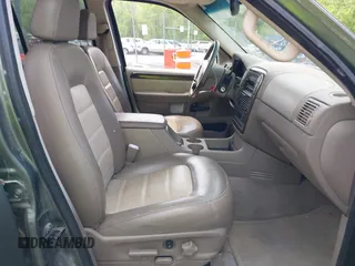 2002 Ford Explorer Eddie Bauer z VIN 1FMDU74E32ZB28117, wystawiony jako IAAI lot #42095761 z przebiegiem 125 946 mil mil oraz . Historia ofert i sprzedaży dostępna na DreamBid. Obrazek 5.