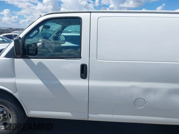 2017 GMC Savana Cargo Van with VIN 1GTW7AFF1H1913587, listed as a IAAI auction lot 40216941 with 269,708 mi miles. Bid and sale history available at carsss.com. Image 14.