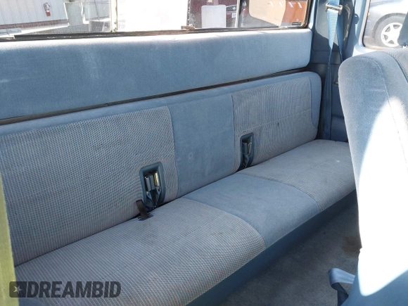 1995 Ford F-250 with VIN 1FTHX26F8SEA67408, listed as a IAAI auction lot 40466954 with 152,737 mi miles and . Bid and sale history available at DreamBid. Image 8.