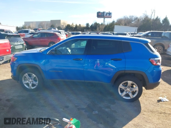 2023 Jeep Compass Sport z VIN 3C4NJDAN6PT548943, wystawiony jako IAAI lot #41631738 z przebiegiem 29 139 mil mil oraz . Historia ofert i sprzedaży dostępna na DreamBid. Obrazek 14.