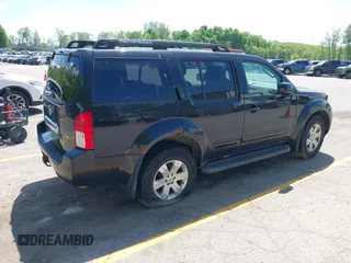 2007 Nissan Pathfinder SE z VIN 5N1AR18W27C613623, wystawiony jako IAAI lot #42272592 z przebiegiem 226 394 mil mil oraz . Historia ofert i sprzedaży dostępna na DreamBid. Obrazek 4.