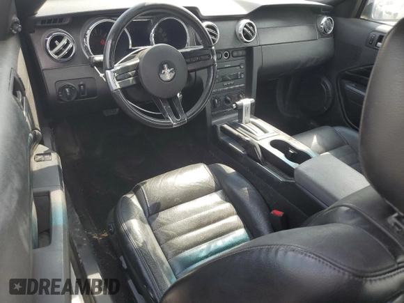 2006 Ford Mustang GT Deluxe z VIN 1ZVFT82H565248899, wystawiony jako Copart lot #52450805 z przebiegiem 166 284 mil mil oraz Czysty tytuł • Clean title. Historia ofert i sprzedaży dostępna na DreamBid. Obrazek 8.