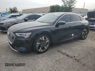 2022 Audi e-tron Sportback S line Premium z VIN WA11AAGE9NB019158, wystawiony jako Copart lot #59500904 z przebiegiem Nie podano mil oraz Nie do naprawy • Non repairable. Historia ofert i sprzedaży dostępna na DreamBid. Obrazek 1.