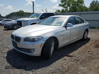 2013 BMW 5 Series 528i xDrive z VIN WBAXH5C54DD114168, wystawiony jako Copart lot #66583365 z przebiegiem 174 188 mil mil oraz Czysty tytuł • Clean title. Historia ofert i sprzedaży dostępna na DreamBid. Obrazek 1.