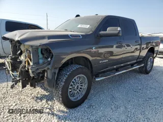 2021 Ram 2500 Big Horn z VIN 3C6UR5DL1MG516451, wystawiony jako Copart lot #75834334 z przebiegiem 140 082 mil mil oraz Szkody całkowita. Historia ofert i sprzedaży dostępna na DreamBid. Obrazek 1.