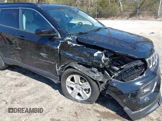 2022 Jeep Compass Latitude with VIN 3C4NJCBB4NT140193, listed as a IAAI auction lot 41787187 with 69,155 mi miles and . Bid and sale history available at carsss.com. Image 6.