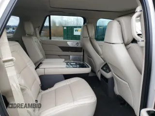 2019 Lincoln Navigator Reserve z VIN 5LMJJ2LT2KEL11138, wystawiony jako Copart lot #42936043 z przebiegiem 34 949 mil mil oraz . Historia ofert i sprzedaży dostępna na DreamBid. Obrazek 11.