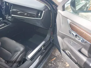 2018 Volvo S90 Momentum with VIN LVY982MK6JP036297, listed as a IAAI auction lot 42094817 with 285,693 mi miles. Bid and sale history available at carsss.com. Image 5.