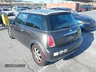 2006 MINI Hardtop with VIN WMWRC33586TJ75043, listed as a IAAI auction lot 41948235 with 138,402 mi miles and . Bid and sale history available at DreamBid. Image 3.
