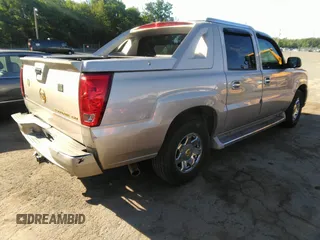 2005 Cadillac Escalade EXT z VIN 3GYEK62NX5G288196, wystawiony jako IAAI lot #42288294 z przebiegiem 94 464 mil mil oraz . Historia ofert i sprzedaży dostępna na DreamBid. Obrazek 4.
