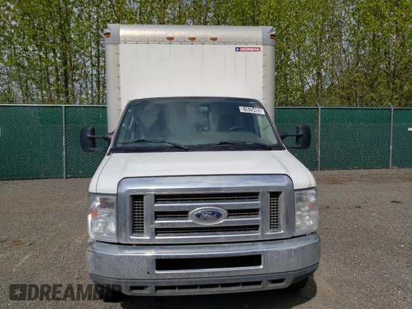 2017 Ford E-Series Commercial z VIN 1FDWE3FS9HDC67451, wystawiony jako Copart lot #51675405 z przebiegiem 222 381 mil mil oraz Tytuł czysty. Historia ofert i sprzedaży dostępna na DreamBid. Obrazek 5.