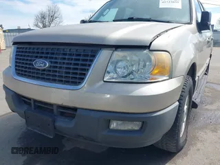 2005 Ford Expedition Special Service with VIN 1FMPU15595LA67565, listed as a IAAI auction lot 41723035 with 106,512 mi miles. Bid and sale history available at carsss.com. Image 6.